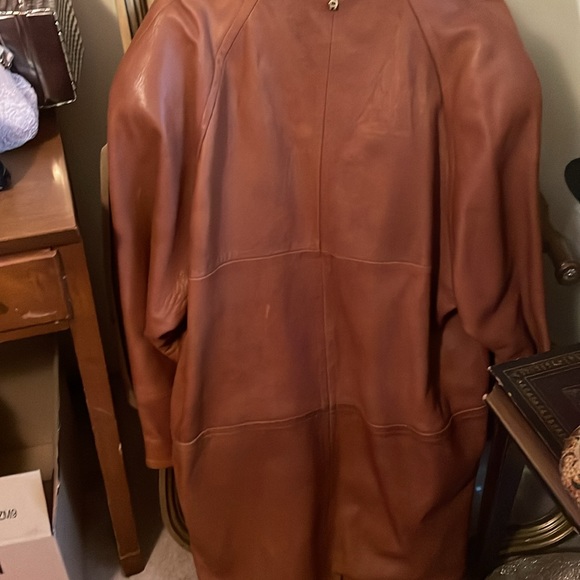 Woman’s leather coat knee length brown - Picture 2 of 3